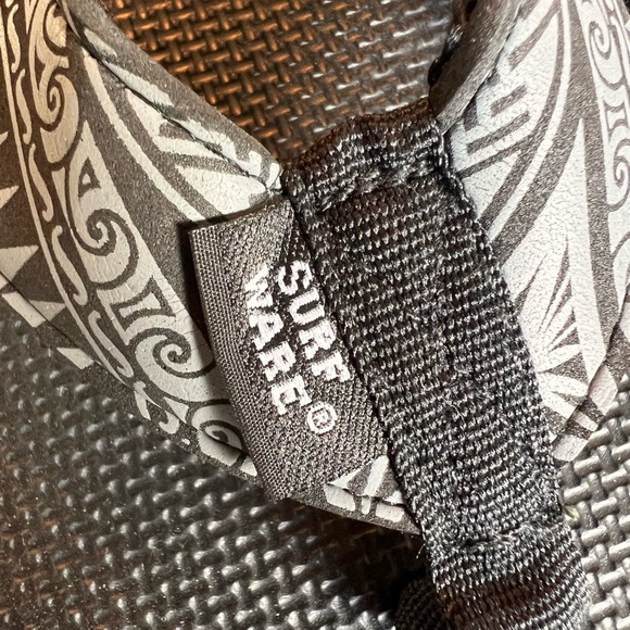 Surf Ware Mens Hawaiian Flip Flops Tapa Cloth Print Straps Blue Black Sz 12 - Picture 2 of 8